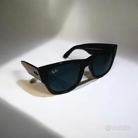 Ray-Ban Mega Wayfarer RB0840S.
M.51-21
