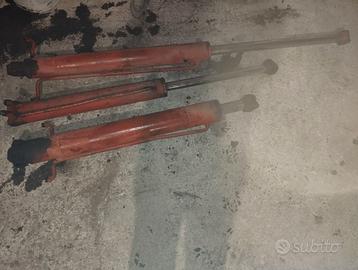 Cilindri idraulici a doppio effetto