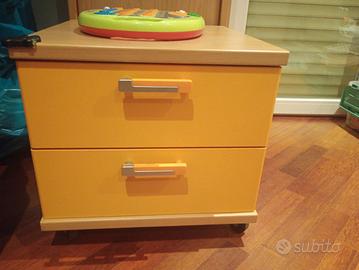 letto a una piazza e mezzo con comodino 