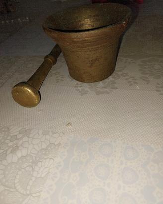 Mortaio e pestello in bronzo antico 
