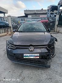 VOLKSWAGEN GOLF 8 VARIANT