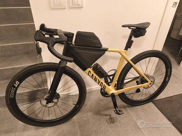 Bici Gravel modello Canyon Grail Cf slx