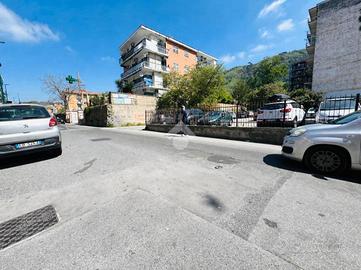 2 LOCALI A NAPOLI