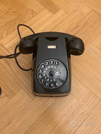 Telefono vecchio da muro