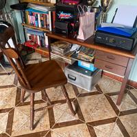 Scrivania con sedia