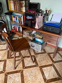 Scrivania con sedia