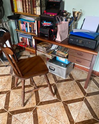 Scrivania con sedia