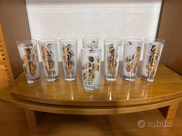 Set di bicchieri con decorazioni dorate