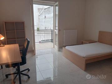 2 ampie stanze singole e ammobiliate con balcone
