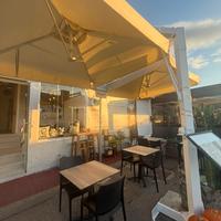 Ombrellone a due braccia