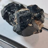 gruppo di cristalli tormalina nera