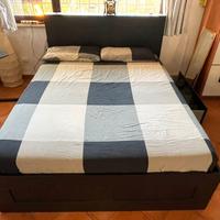 Letto con spalliera e materasso (entrambi Ikea)