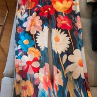 Pantaloni fiorati a zampa