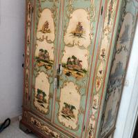 armadio in legno d'epoca 
