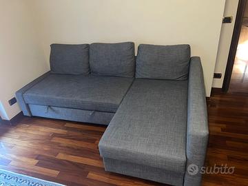 Divano contenitore con poggiapiedi estraibile