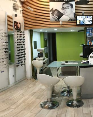 arredo e strumentazione per controllo della vista