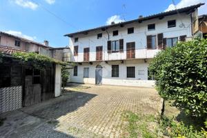 CASA SEMINDIPENDENTE A CRESCENTINO