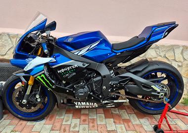 Yamaha R1 uso pista