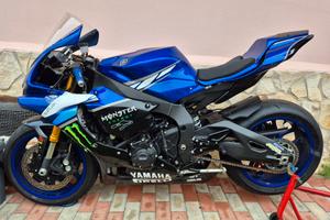 Yamaha R1 uso pista