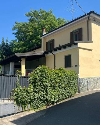 Villa di 220 m² con più di 5 locali e box auto a M