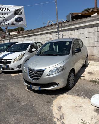 Lancia Ypsilon 1.2 69 CV 5 porte S&S Silver