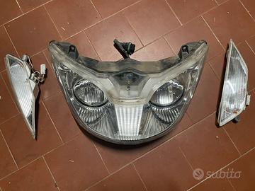 Gruppo fari anteriori Piaggio X8