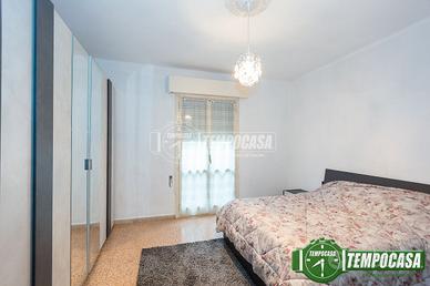 3 LOCALI CON BOX E CANTINA