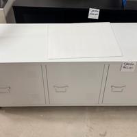 Credenza in metallo