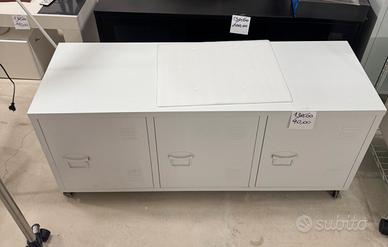 Credenza in metallo