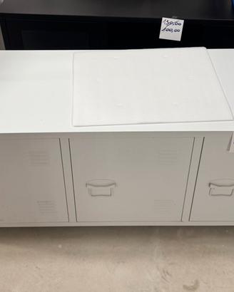 Credenza in metallo