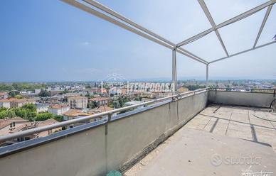 Ampio appartamento con terrazza da personalizzare