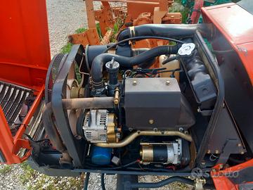 Trattore kutota con trincia