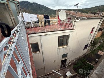 Casa su 2 livelli zona Carifi