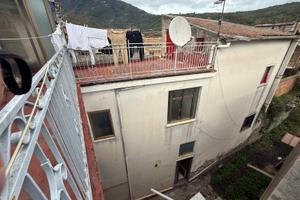 Casa su 2 livelli zona Carifi