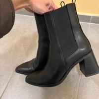 Stivaletti neri Zara