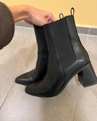 Stivaletti neri Zara