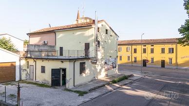 2 LOCALI A CURTATONE
