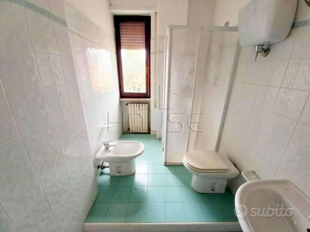 Appartamento di 150 m² con più di 5 locali e box a - Vista 4