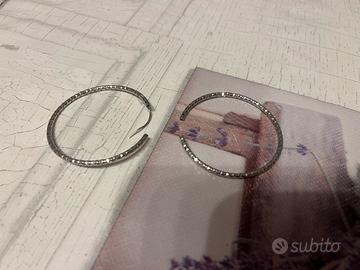 Orecchini a cerchio grandi brillantinati