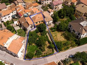 Villa di 252 m² con più di 5 locali e box auto a F