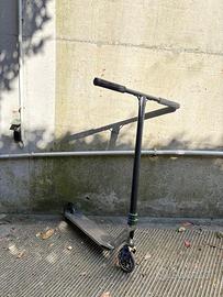 Skateboard acrobatico