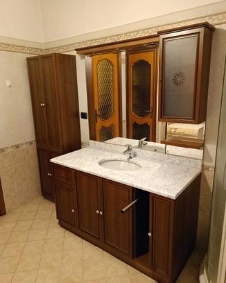 Mobile bagno in legno