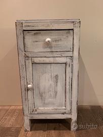 Comodino vintage lilla e bianco