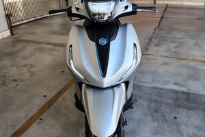Beverly 400 S