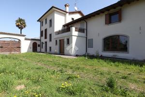 VILLA SINGOLA A TREPPO GRANDE