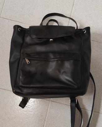 Cartella zaino nero da donna in pelle sintetica 