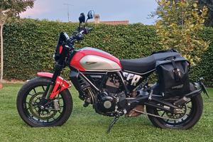 Ducati Scrambler ICON ottobre 2023