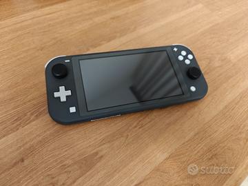 Nintendo Switch Lite grigia + 4 giochi + accessori
