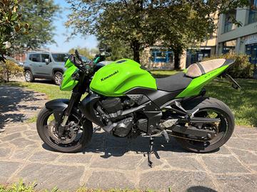Kawasaki Z 750 AKRAPOVIC