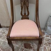 Sedie neoclassiche con schienale a lira.